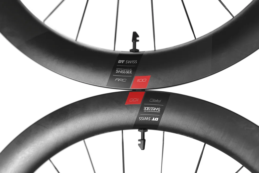 https://d2a13k6araex7u.cloudfront.net/website/launches/arc-1100db-1400db/image-thumb__17942__product-gallery/DTSwiss_ARC_1100_MY21_Decal_2_ProductDetail~-~media--d98c6261--query.webp